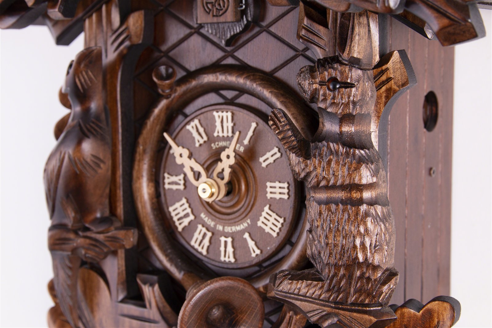 Reloj de cuco estilo “Madera tallada” movimiento mecánico de 8 días 48cm de Anton Schneider