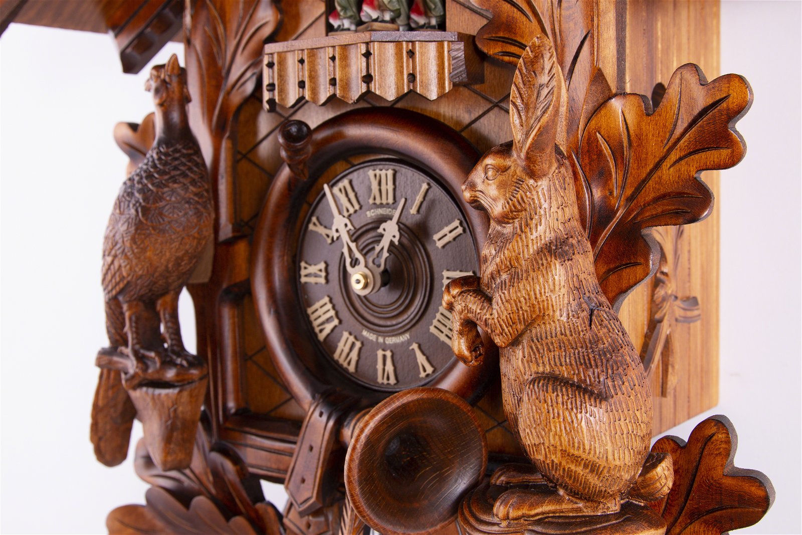 Reloj de cuco estilo “Madera tallada” movimiento mecánico de 8 días 75cm de Anton Schneider