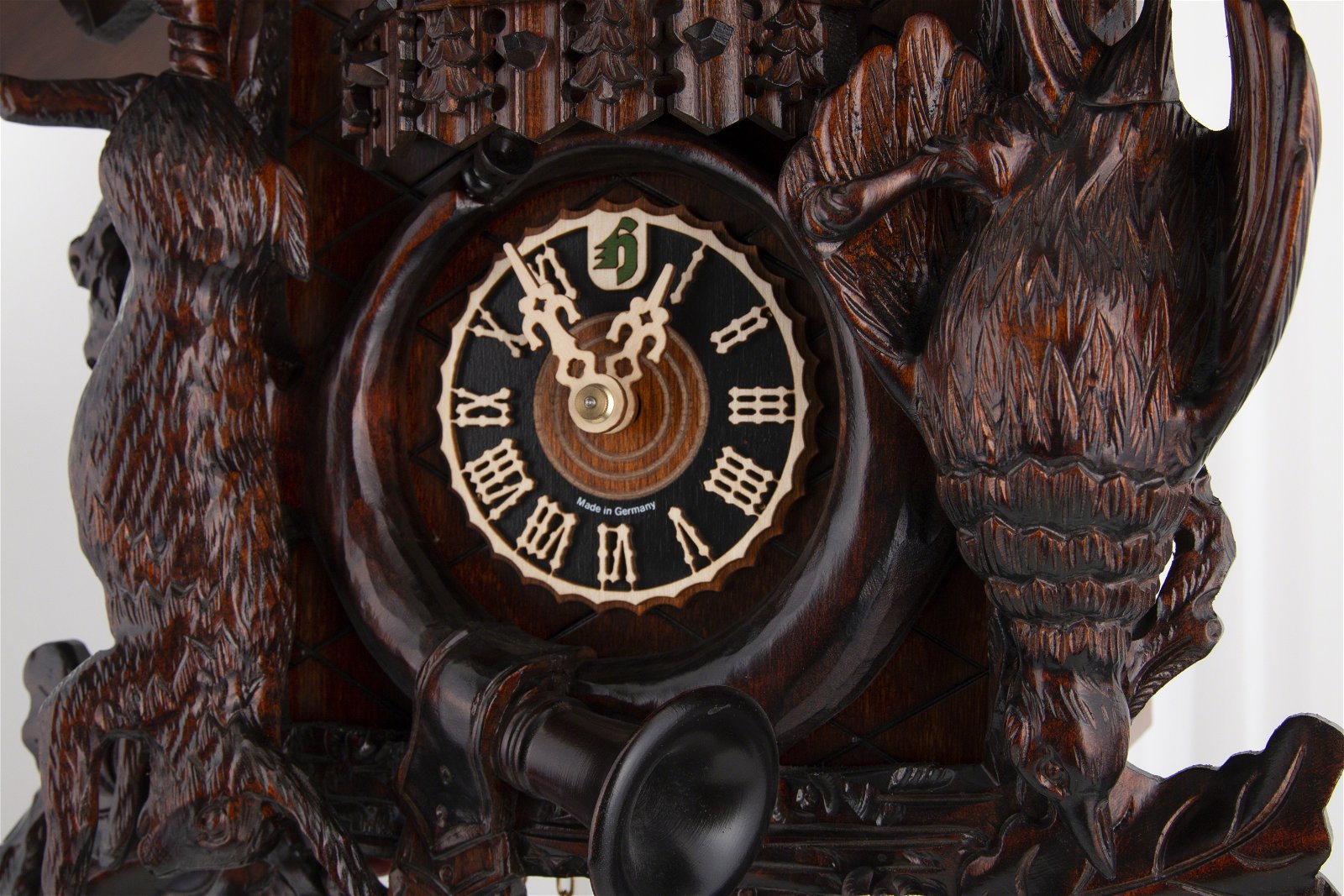 Reloj de cuco estilo “Madera tallada” movimiento mecánico de 8 días 64cm de Hönes
