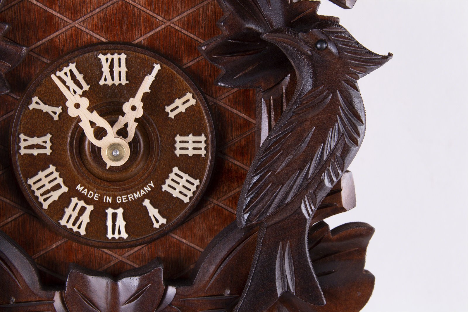 Reloj de cuco estilo “Madera tallada” movimiento mecánico de 8 días 34cm de Hekas