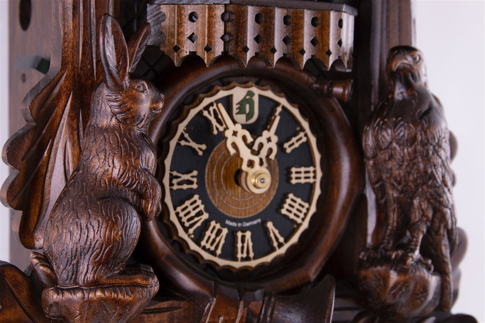 Reloj de cuco estilo “Madera tallada” movimiento mecánico de 1 día 50cm de Hönes