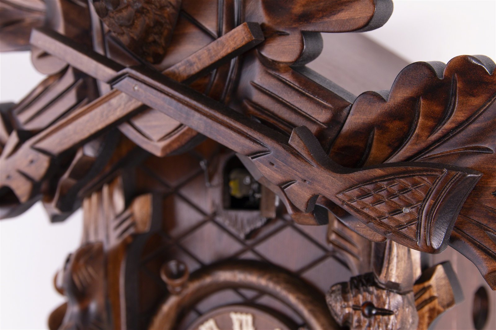 Reloj de cuco estilo “Madera tallada” movimiento mecánico de 8 días 48cm de Anton Schneider