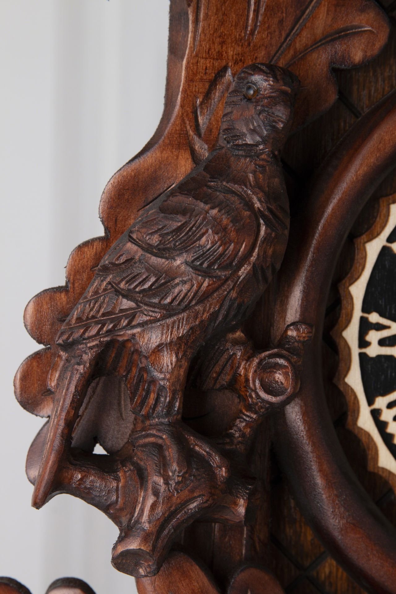 Reloj de cuco estilo “Madera tallada” movimiento mecánico de 8 días 71cm de Hönes