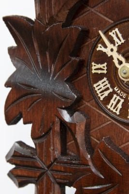Reloj de cuco estilo “Madera tallada” movimiento mecánico de 8 días 30cm de Hekas