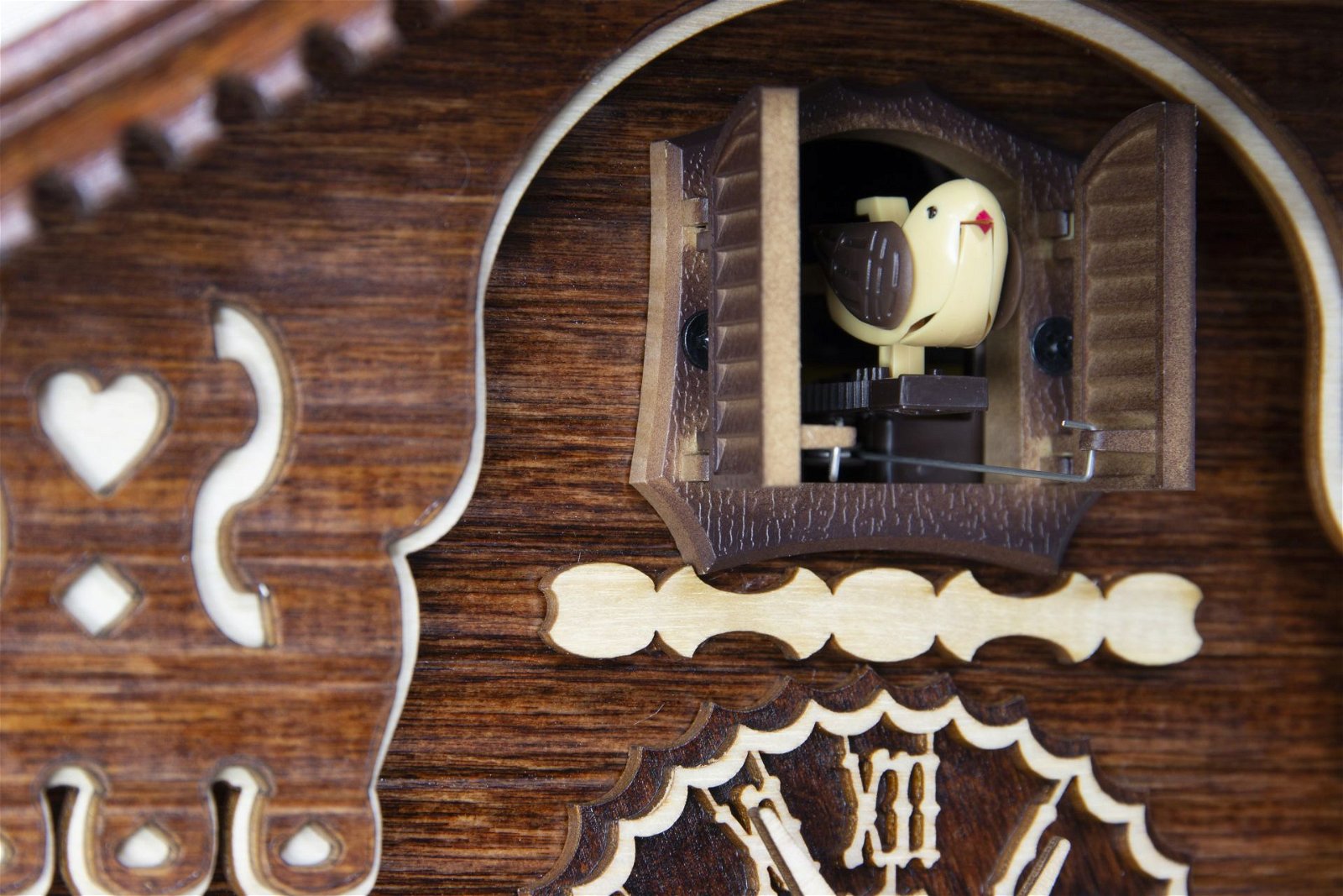 Reloj de cuco estilo “Chalet” de cuarzo 27cm de Cuckoo-Palace